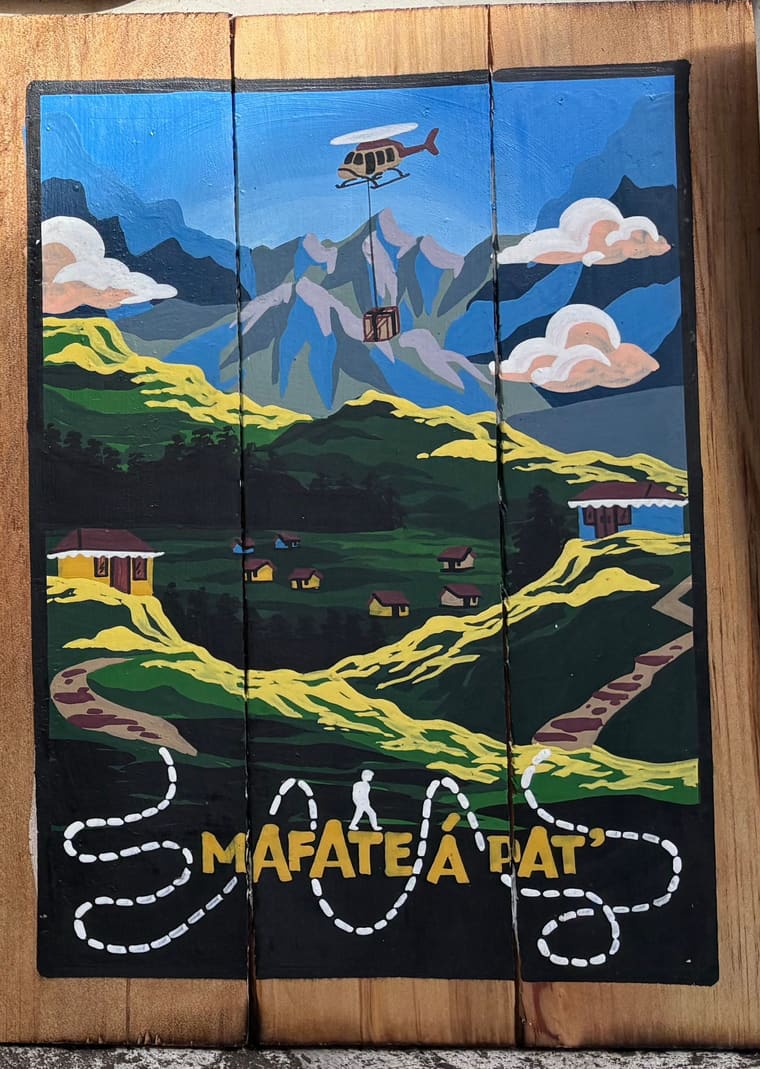 Petit Tablo peint à la main : Mafate et son hélicoptère de ravitaillement — Sabaguina, Saint-Leu