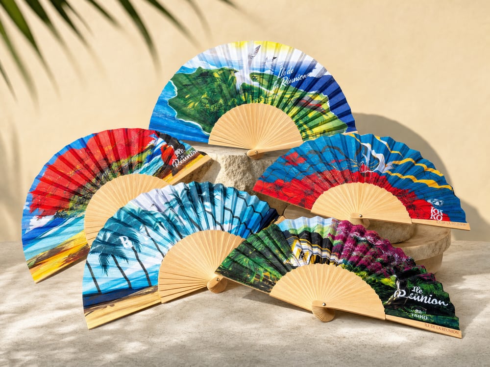 Cinq éventails sérigraphiés aux couleurs de La Réunion, collection TRIKO — Sabaguina