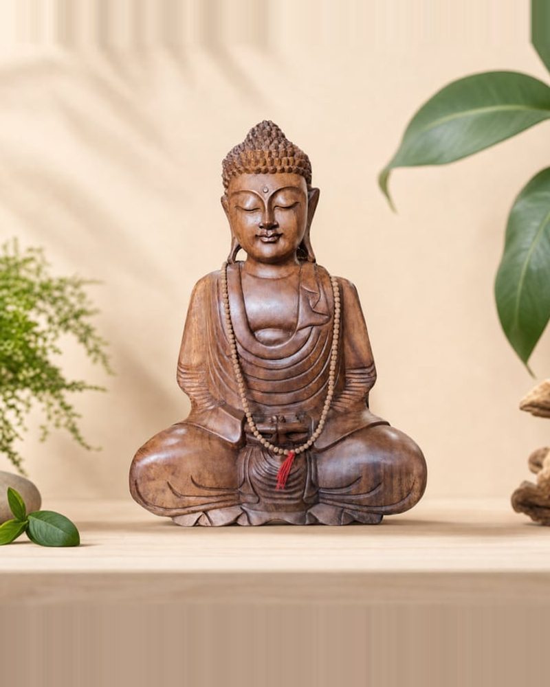 Bouddha sculpté main en bois de suar — collection statues Sabaguina, Saint-Leu La Réunion